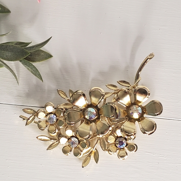 Coro Brooch Flower Pin - Picture 6 of 7